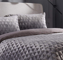 Load image into Gallery viewer, Geometric Reversible Teddy Duvet Set
