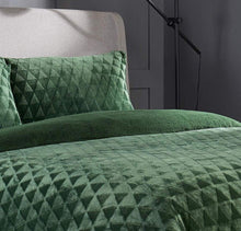 Load image into Gallery viewer, Geometric Reversible Teddy Duvet Set
