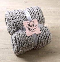 Load image into Gallery viewer, Handmade Chunky Cable Knit Throw