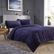 Load image into Gallery viewer, Geometric Reversible Teddy Duvet Set
