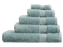 Load image into Gallery viewer, Luxe Collection 700GSM Towel
