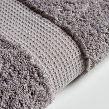 Load image into Gallery viewer, Luxe Collection 700GSM Towel
