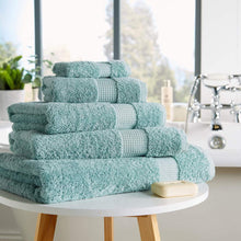 Load image into Gallery viewer, Luxe Collection 700GSM Towel
