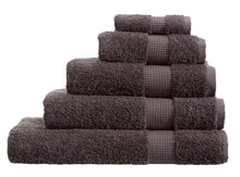 Load image into Gallery viewer, Luxe Collection 700GSM Towel

