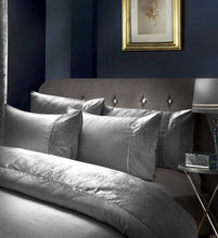 Load image into Gallery viewer, Valentina Duvet Set

