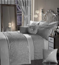 Load image into Gallery viewer, Zenia Luxury Duvet Set
